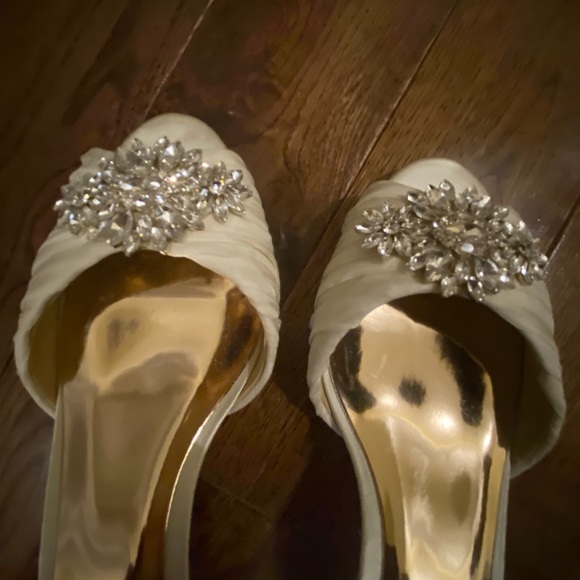 badgley mischka Ivory Special Occasion Heels - Picture 6 of 6